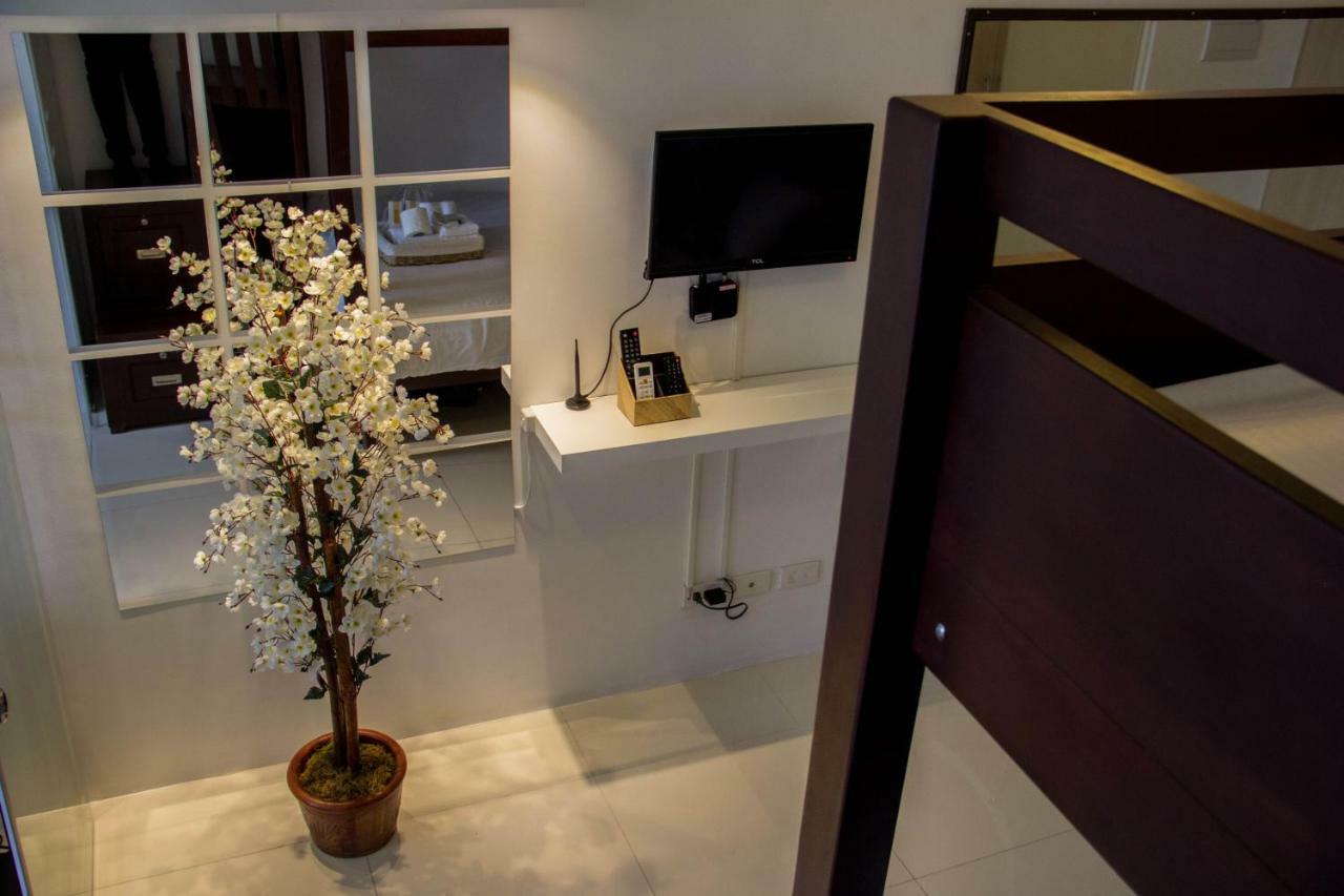 Smdc Wind Residences Tagaytay With Balcony 19Th Floor Tagaytay City Kültér fotó